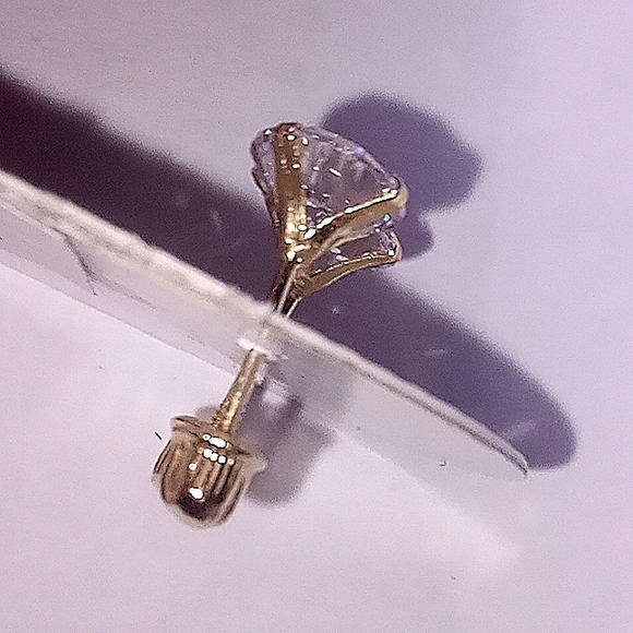 10kt Yellow Gold 5mm CZ Screw Back Stud Earrings - Picture 3 of 4